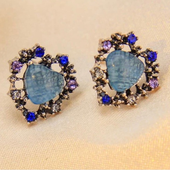 “Blue Branded Heart Wreath” Crisscross Bisect Framed Multicolor Gem Romance Stud - Picture 3 of 4